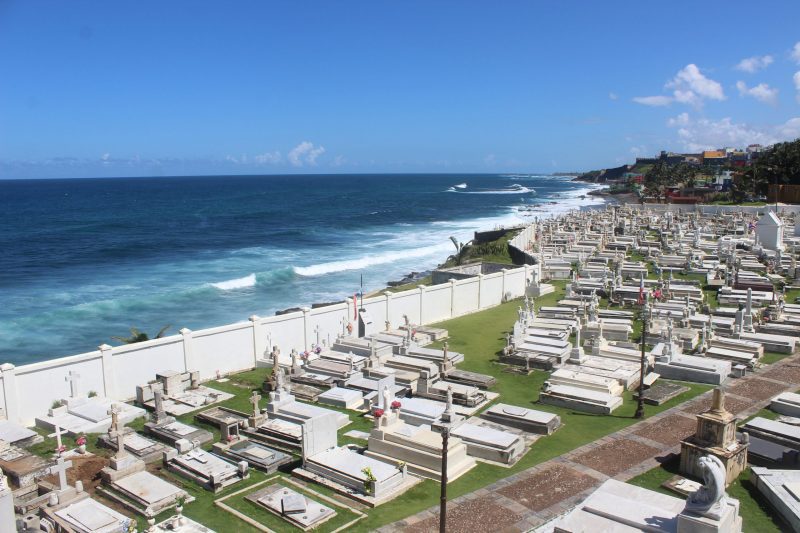 cementerio y mar hor.