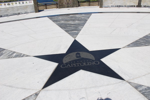 plaza de la dem. detalle estrella